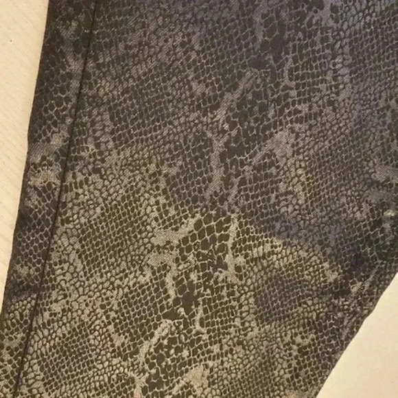 Express Jeans NWT Ankle Leggings Mid Rise Snake Print Black Size 2S - Picture 5 of 13